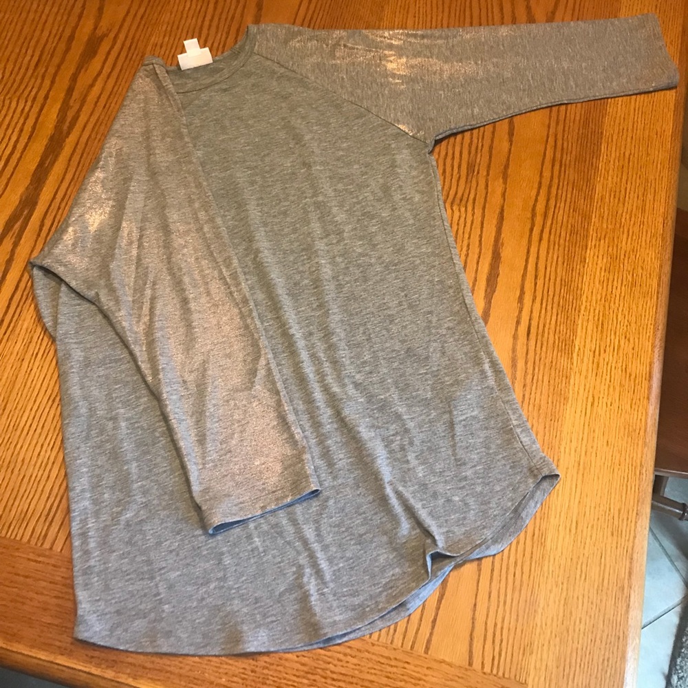 BNWOT Medium Gray Randy with Sparkly Sleeves💖
